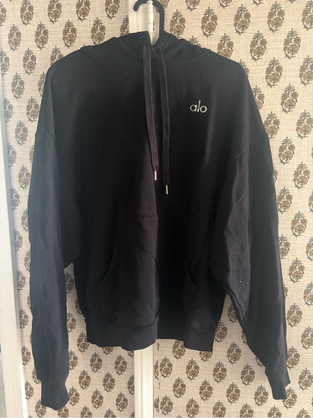 ALO Yoga Black Pullover Hoodie with Subtle Logo